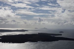 Azul_travel_packages_in_Cyclades Islands_Sandorini_Sandorini Chora